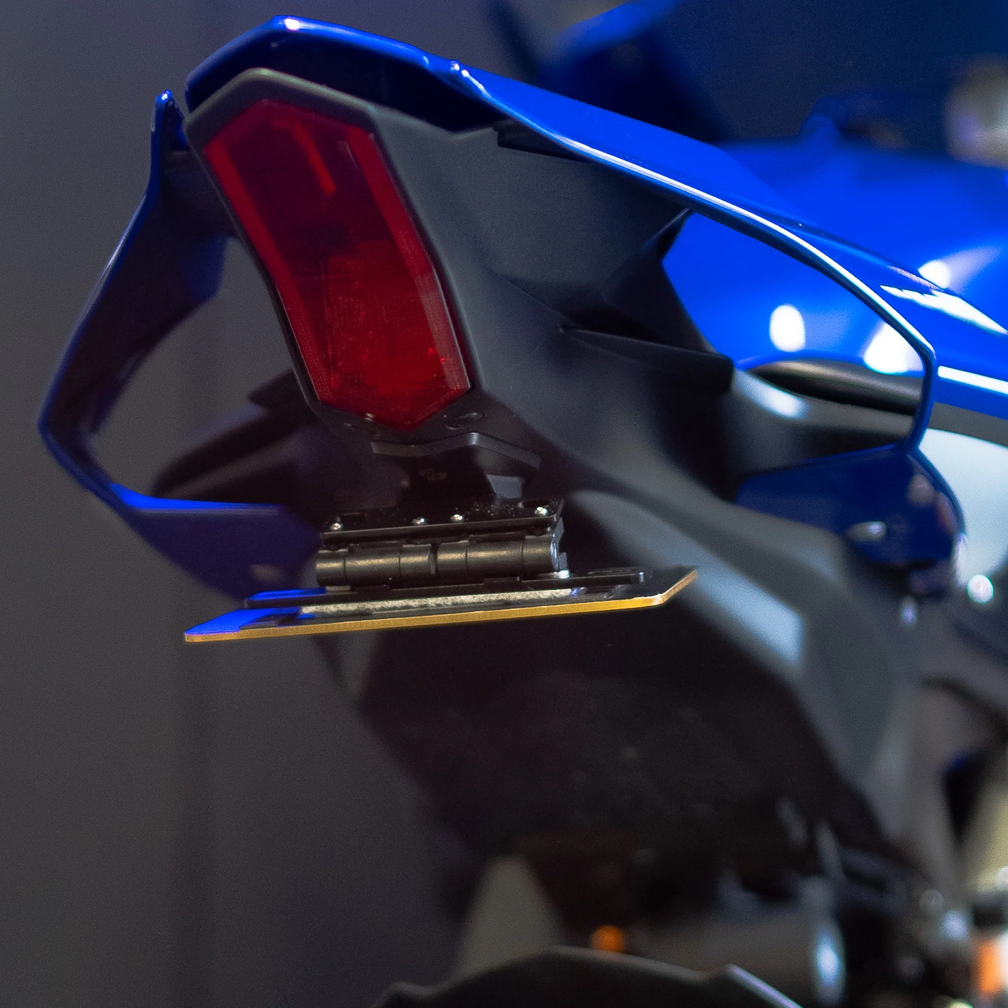 Yamaha R1 - Image 4